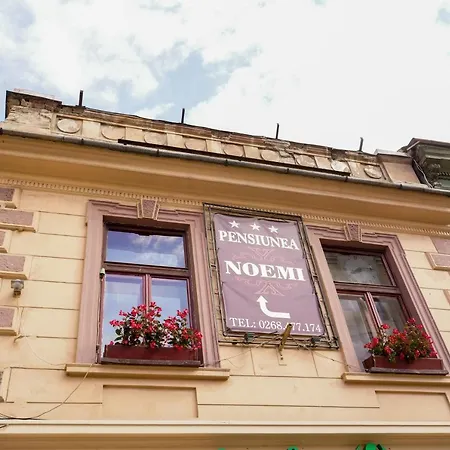 Pensiunea Noemi Гостьовий будинок Брашов